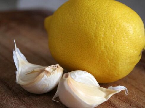 Osteokondroz için popüler bir ev ilacı sarımsak ve limondur.
